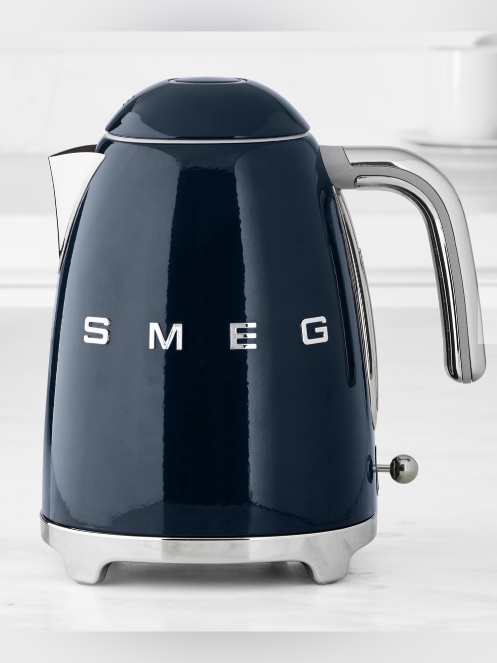 SMEG Electric Kettle in Pastel Blue